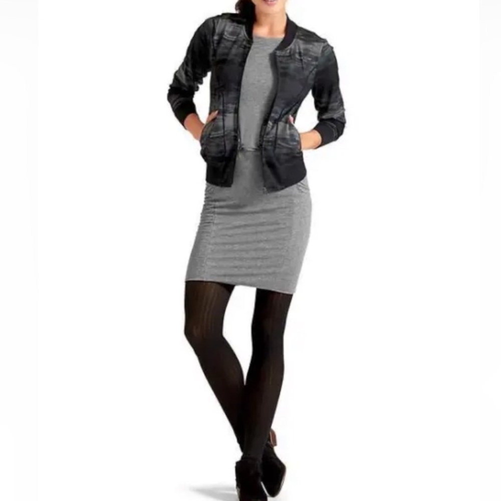 Athleta Westwood Dress Micro Stripe Capped Sleeve Grey Black Ruched Preppy Small